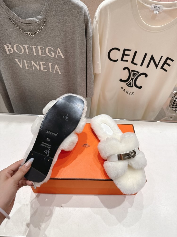 Шлепанцы меховые женские фото 9