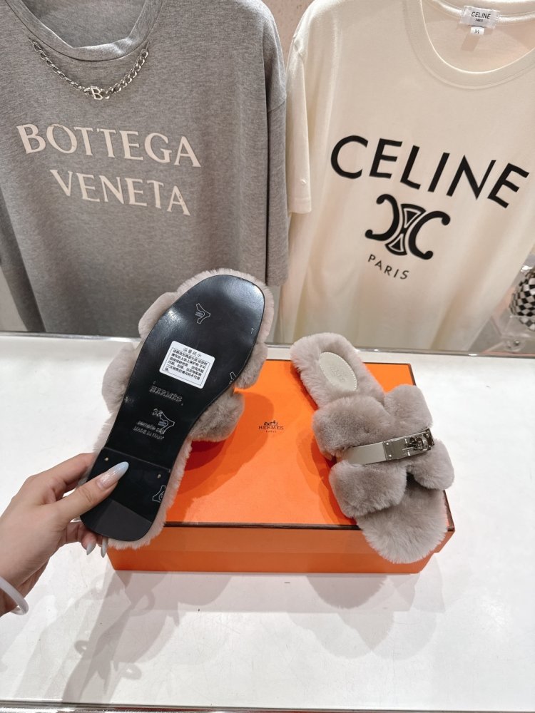 Шлепанцы меховые женские фото 9