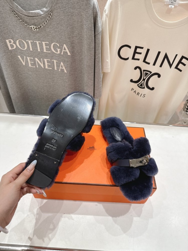 Шлепанцы меховые женские фото 9