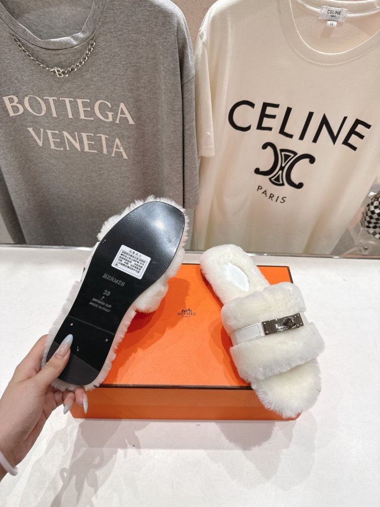 Шлепанцы меховые женские фото 9