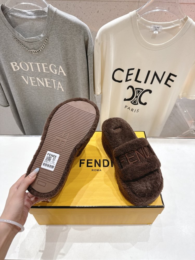 Шльопанці хутряні жіночі фото 9