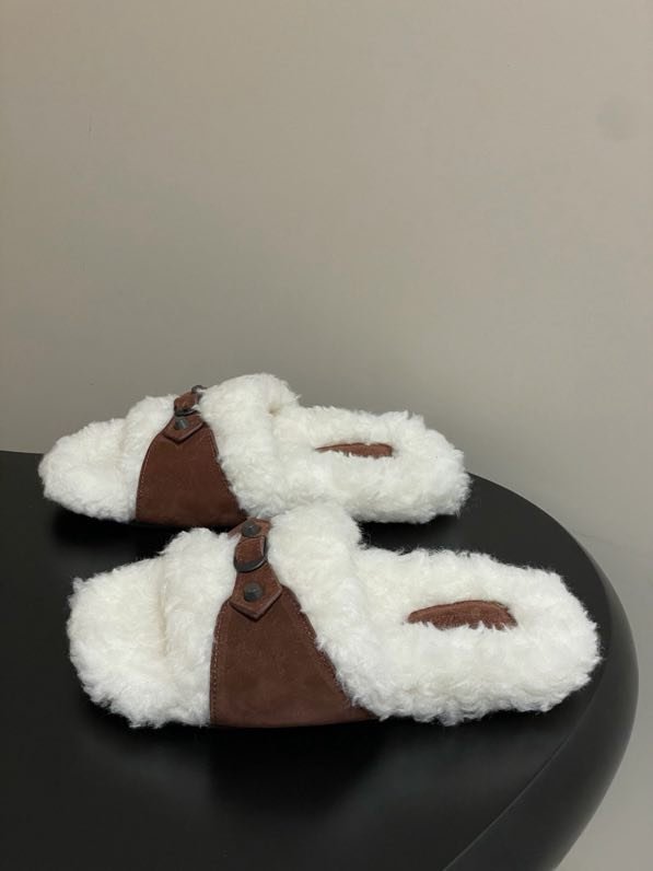 Шлепанцы меховые женские фото 9