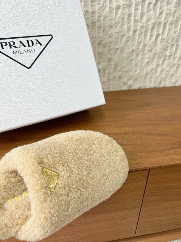 Шлепанцы меховые женские фото 9