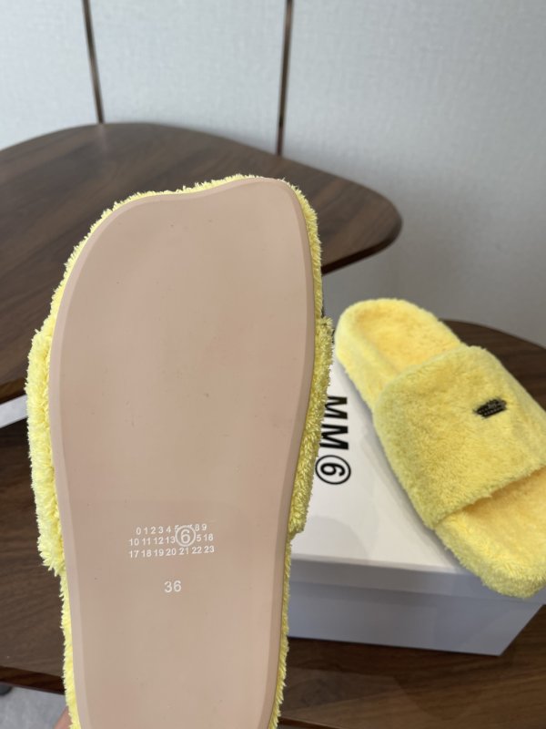 Шлепанцы меховые женские фото 9