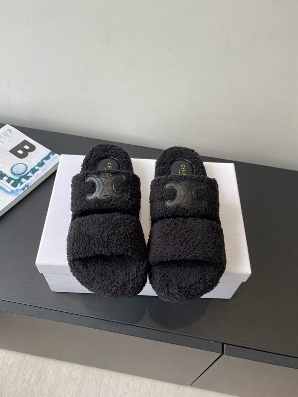 Шльопанці хутряні