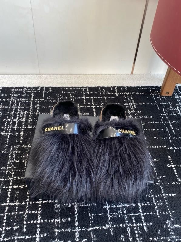 Шльопанці хутряні