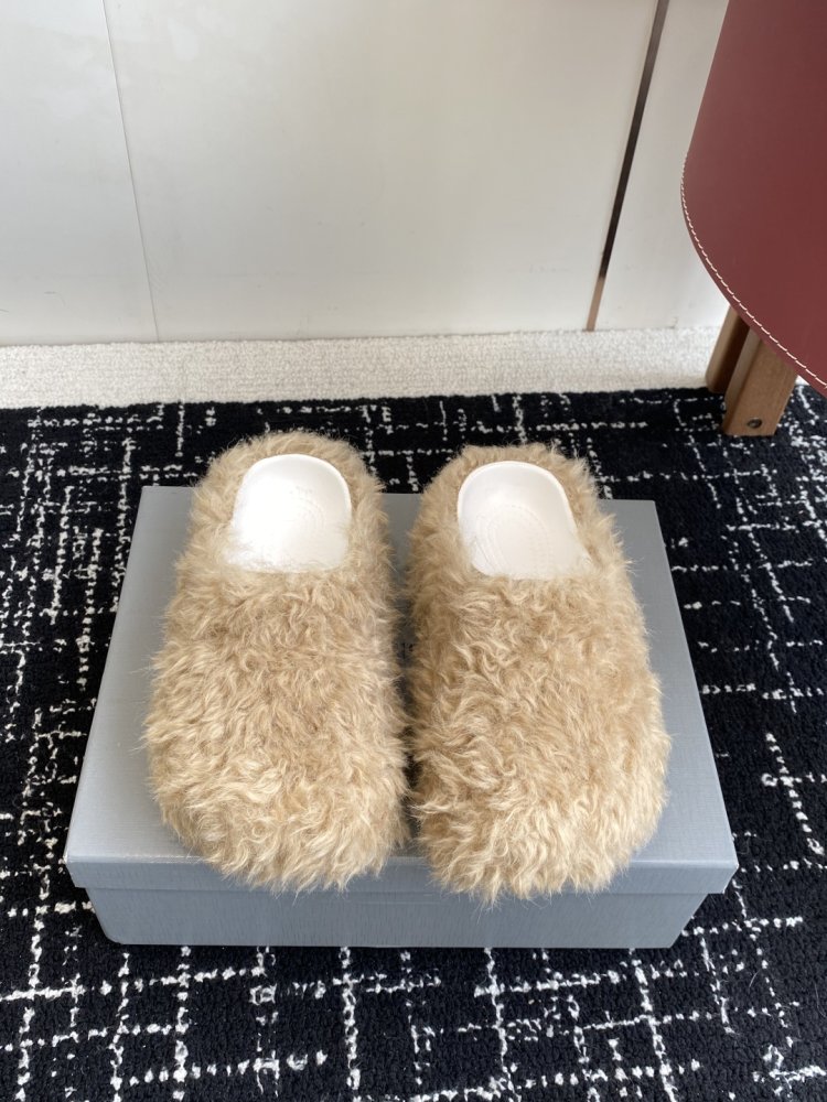 Шлепанцы меховые