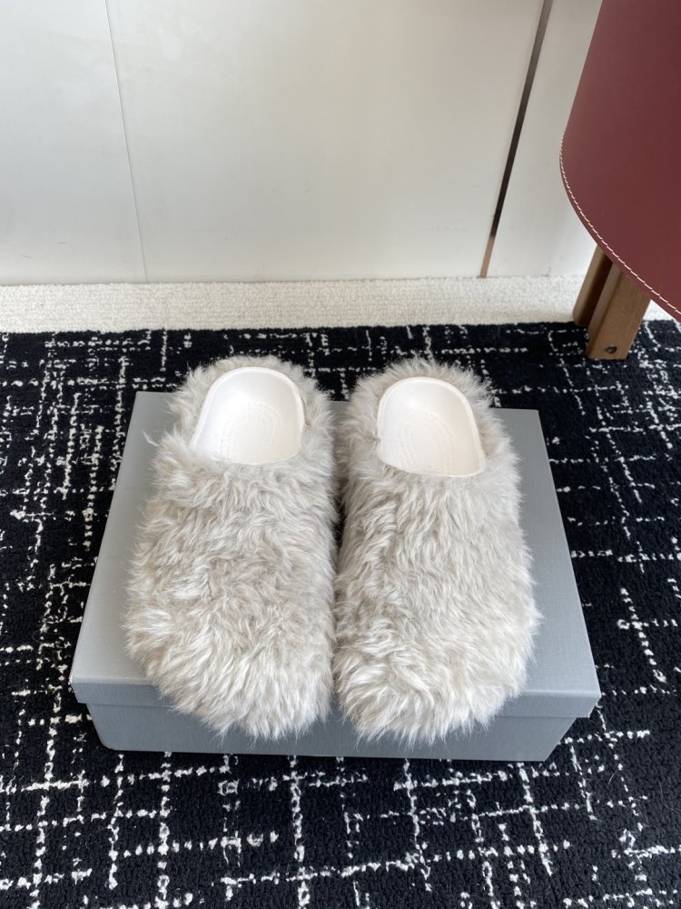 Шлепанцы меховые