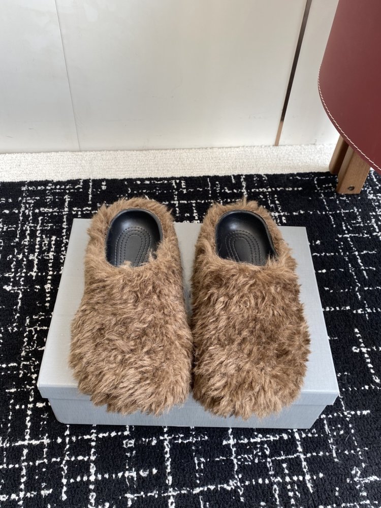 Шльопанці хутряні