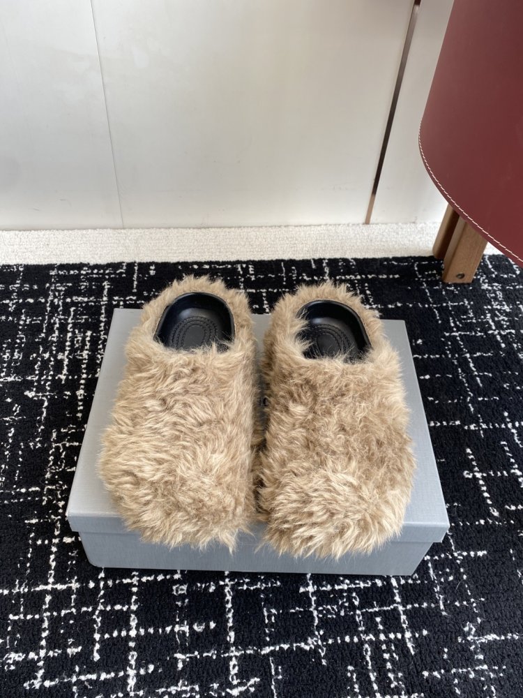 Шлепанцы меховые