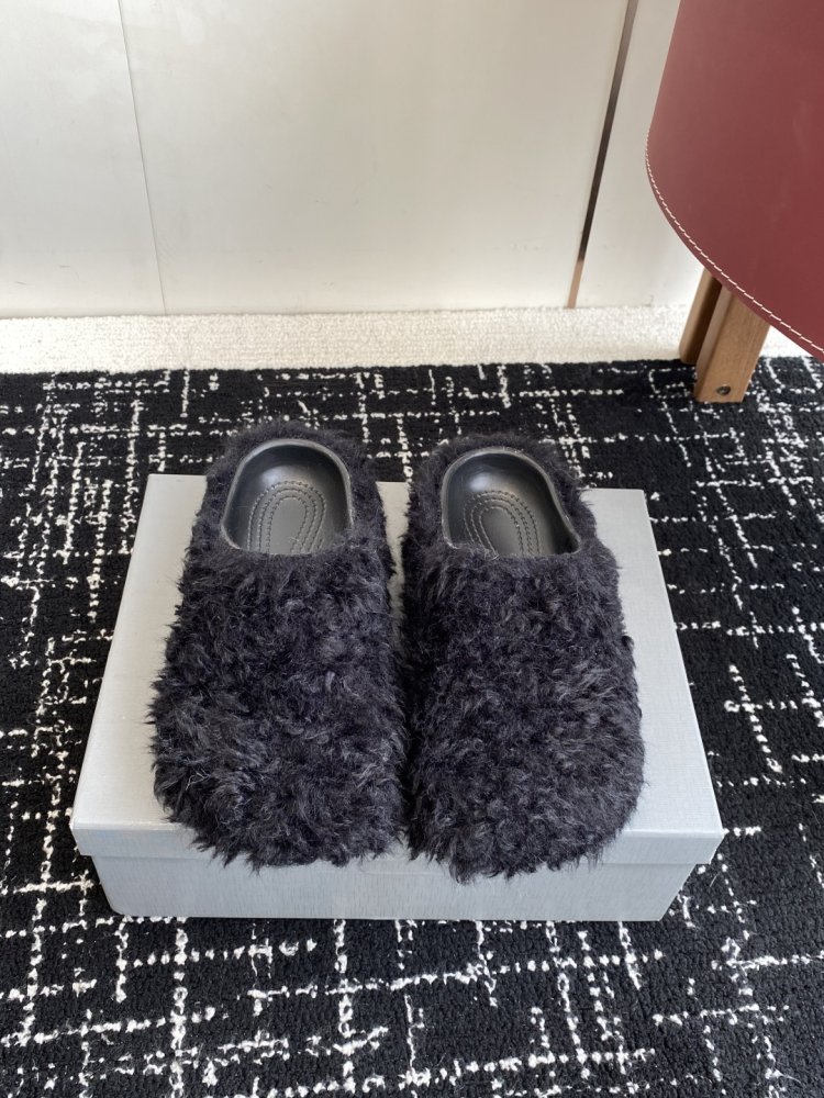 Шлепанцы меховые