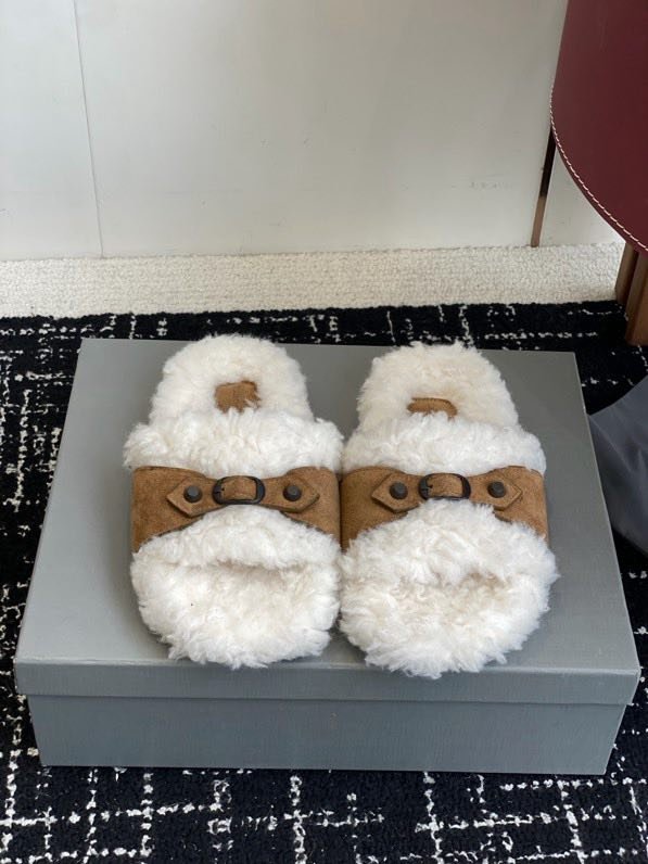 Шлепанцы меховые