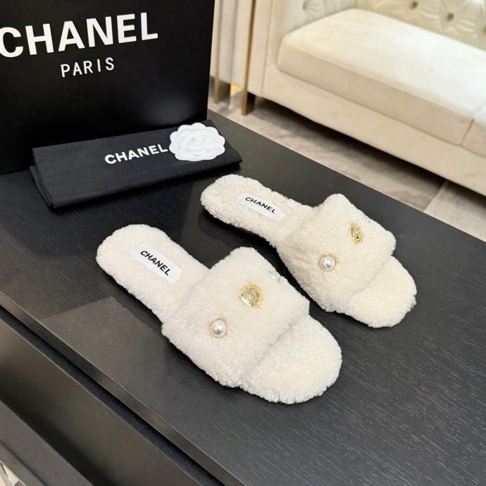 Шльопанці хутряні