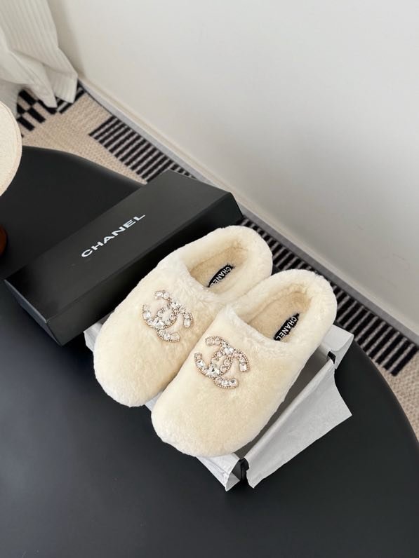 Шлепанцы меховые