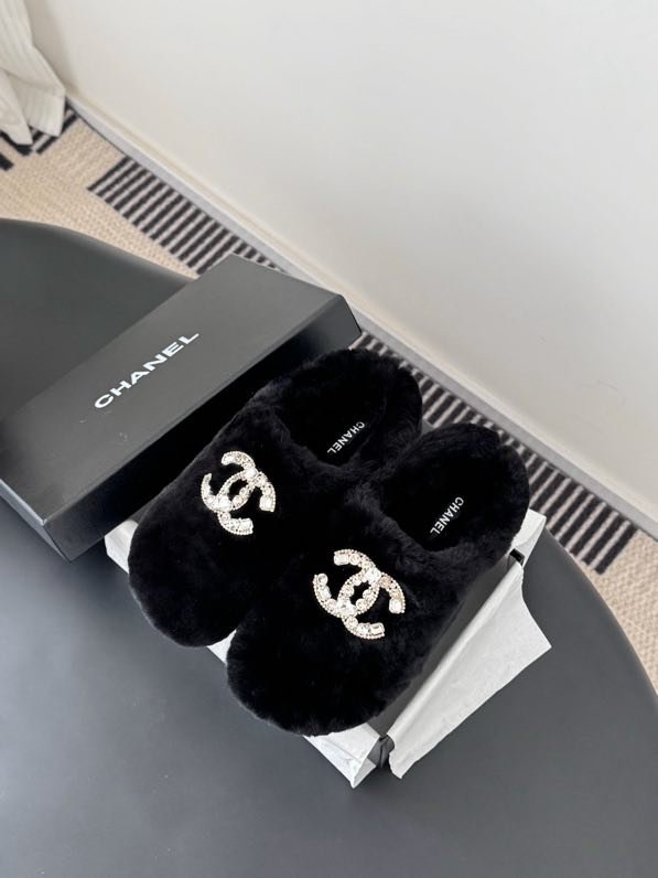 Шлепанцы меховые