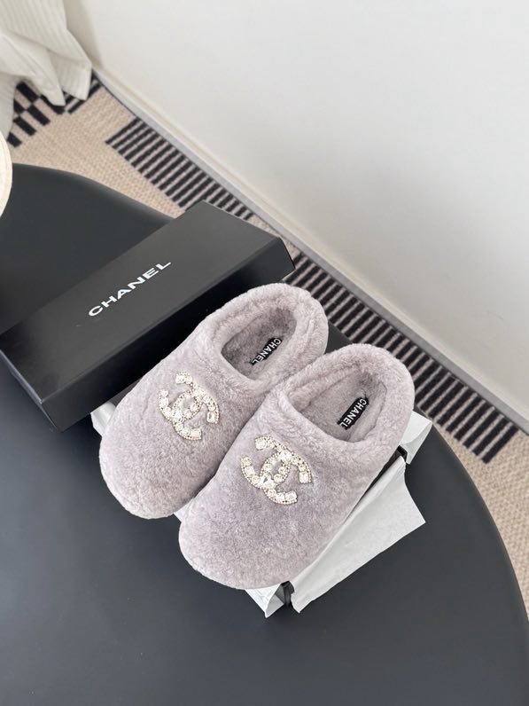 Шлепанцы меховые