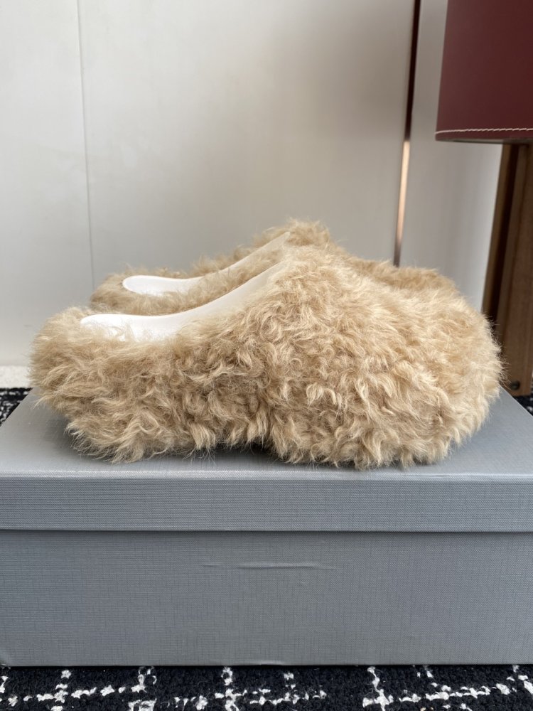 Шлепанцы меховые фото 2