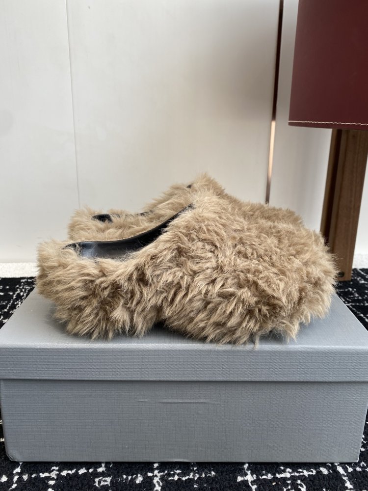 Шлепанцы меховые фото 2