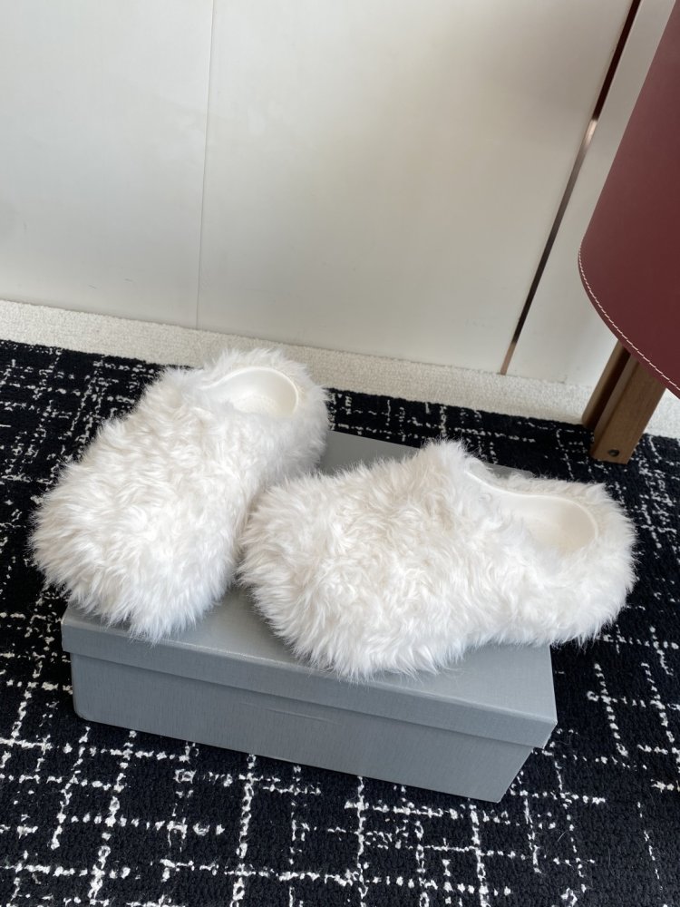 Шлепанцы меховые фото 3