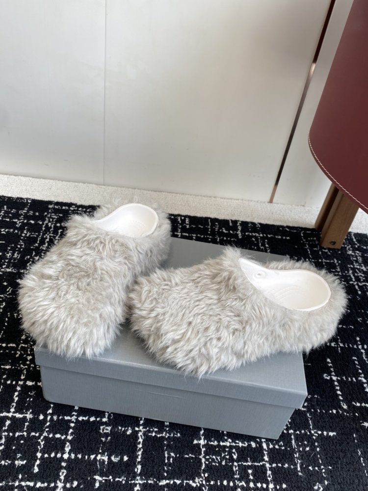 Шлепанцы меховые фото 3