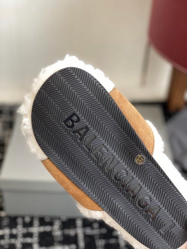 Шлепанцы меховые фото 3