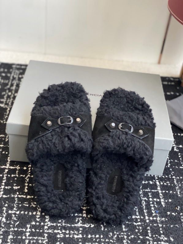 Шлепанцы меховые фото 3