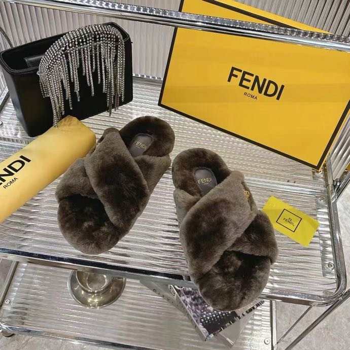 Шльопанці хутряні фото 3