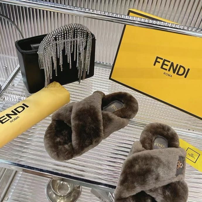 Шльопанці хутряні фото 4