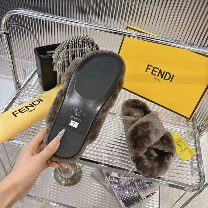 Шльопанці хутряні фото 5