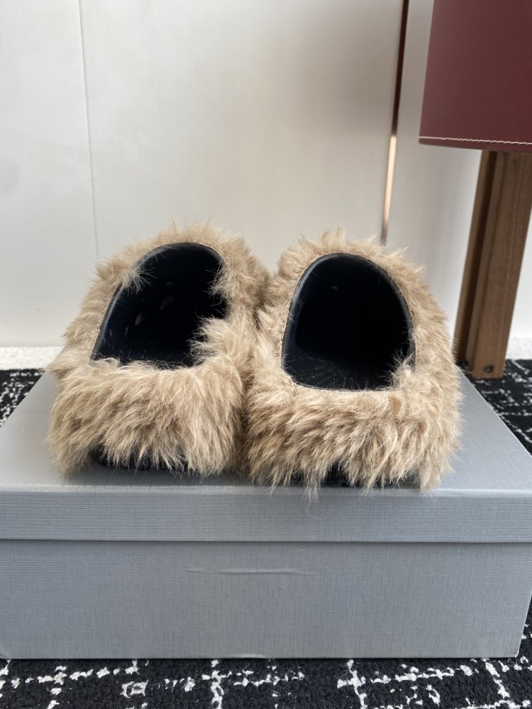Шлепанцы меховые фото 8