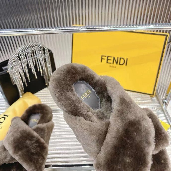 Шльопанці хутряні фото 8