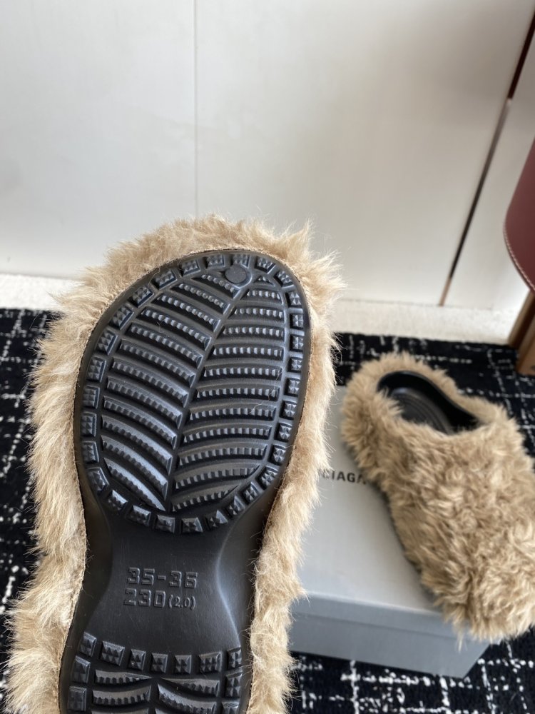 Шлепанцы меховые фото 9