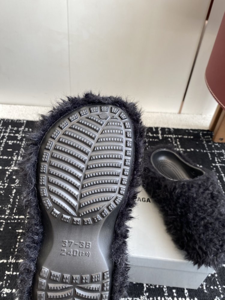 Шлепанцы меховые фото 9