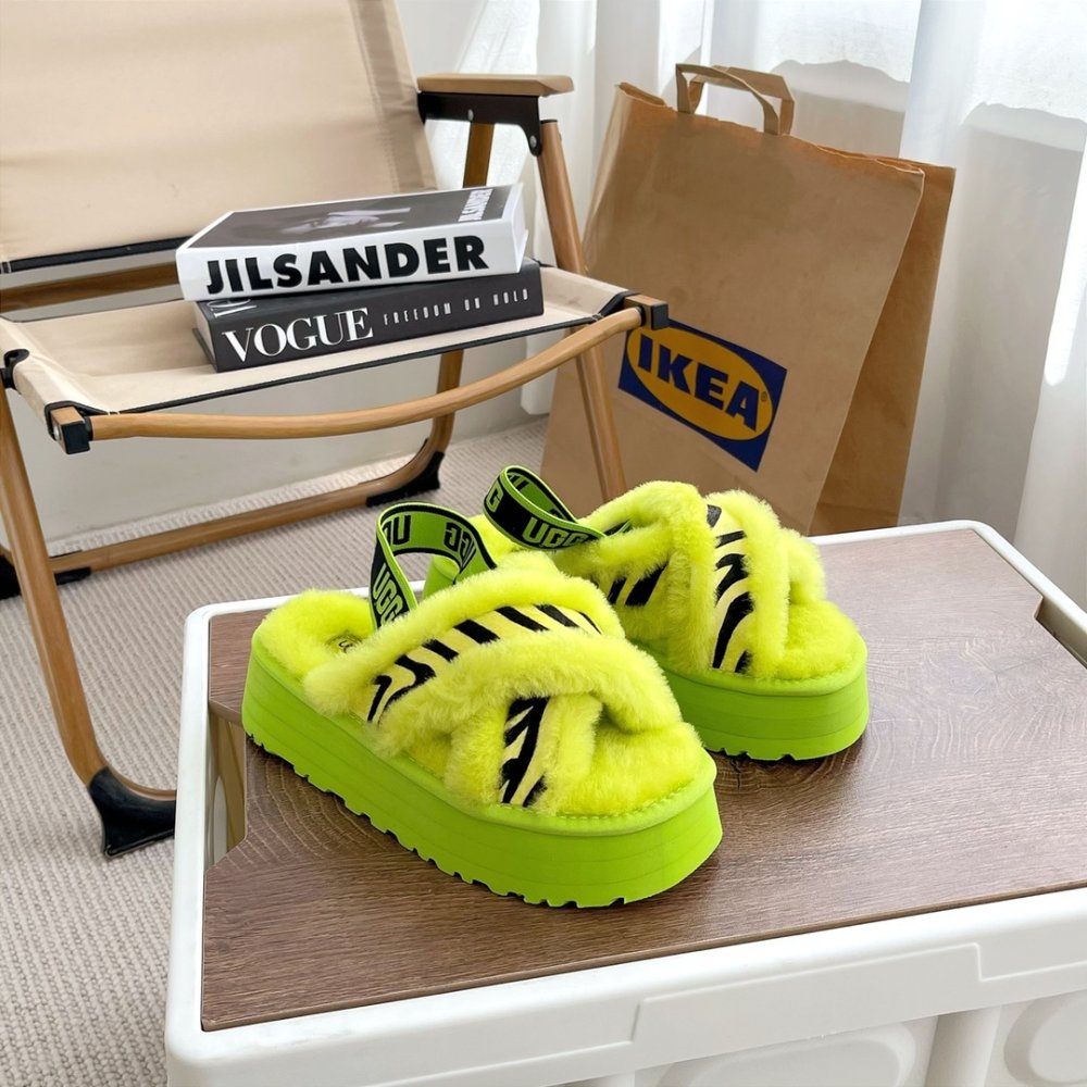 Step-ins on fur women's Disco White Deer