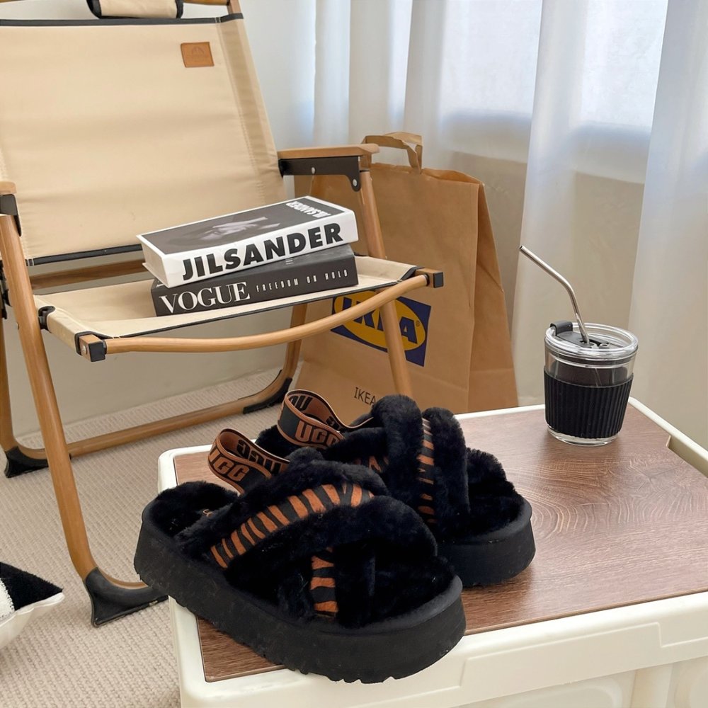 Step-ins on fur women's Disco White Deer