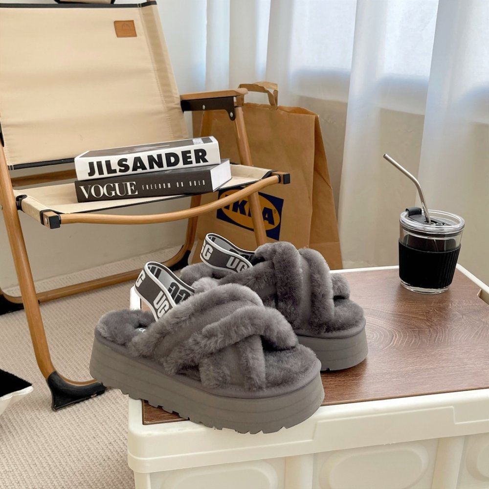 Step-ins on fur women's Disco White Deer