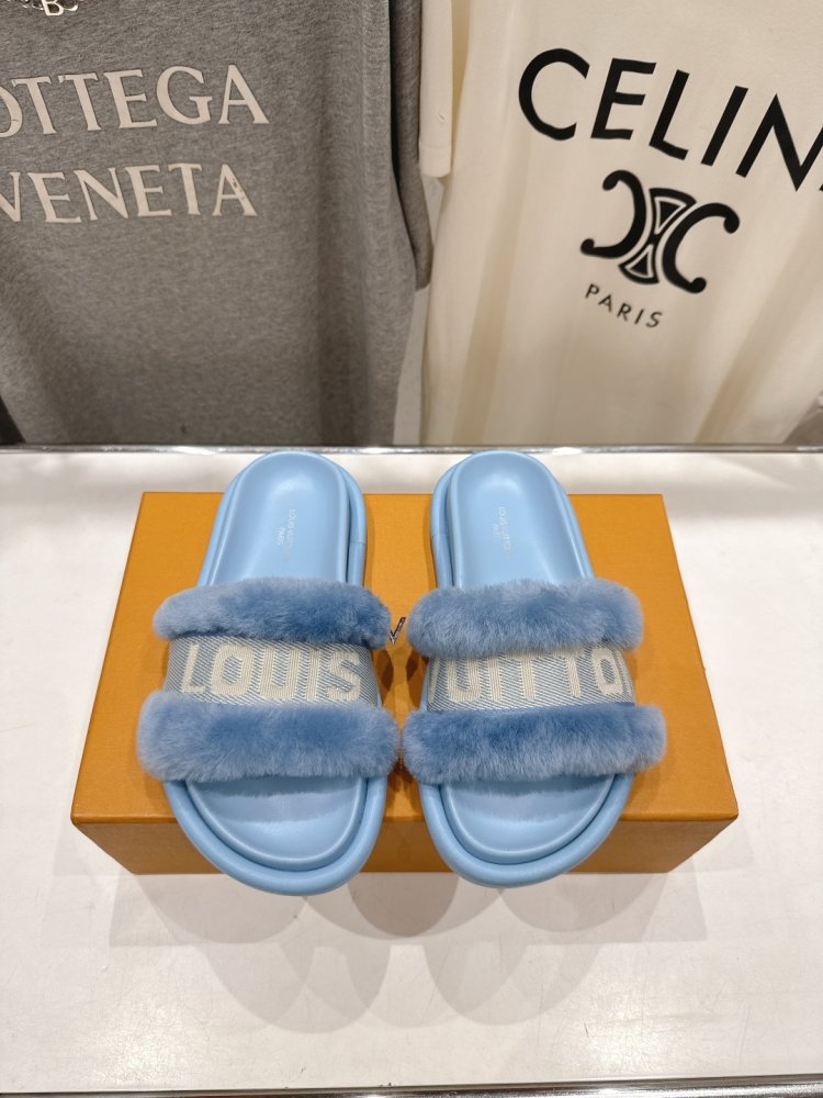 Шльопанці на хутрі жіночі