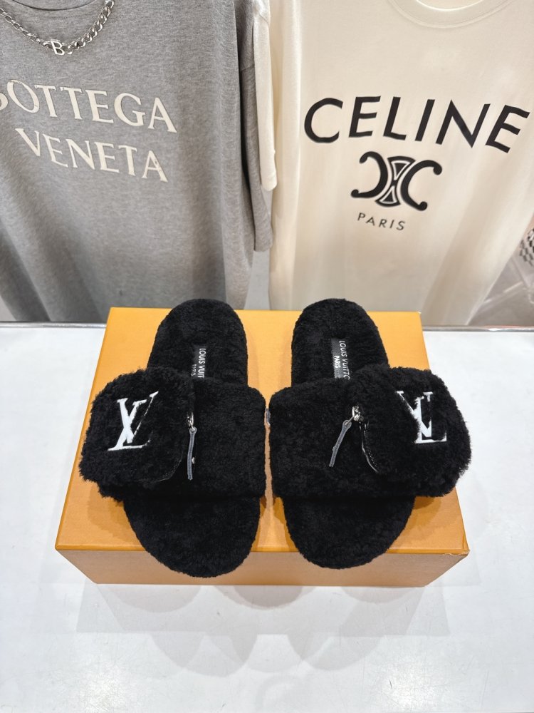 Шлепанцы на меху женские