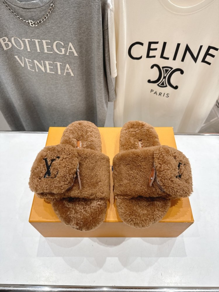 Шльопанці на хутрі жіночі