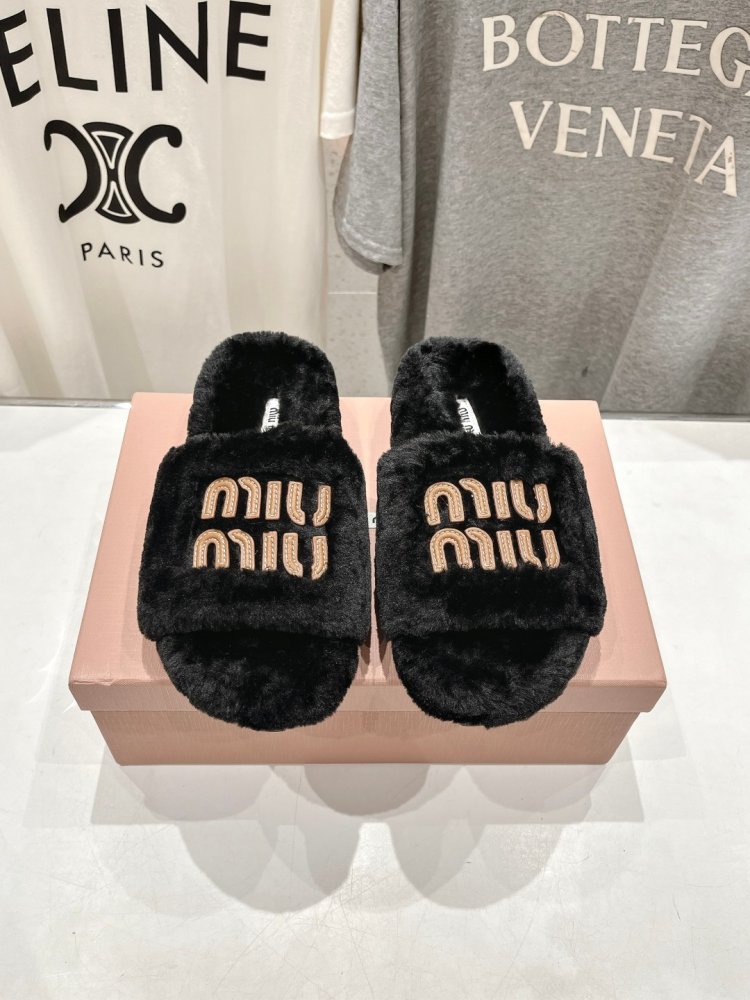 Шльопанці на хутрі жіночі