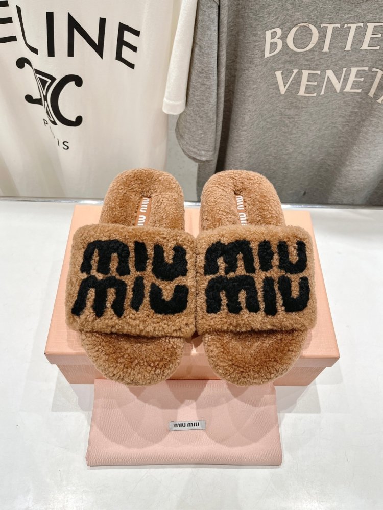 Шлепанцы на меху женские