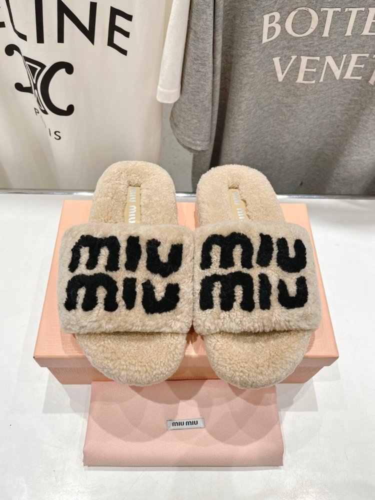 Шльопанці на хутрі жіночі