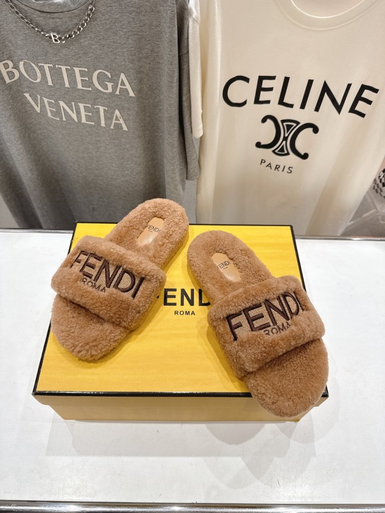 Шлепанцы на меху женские фото 2