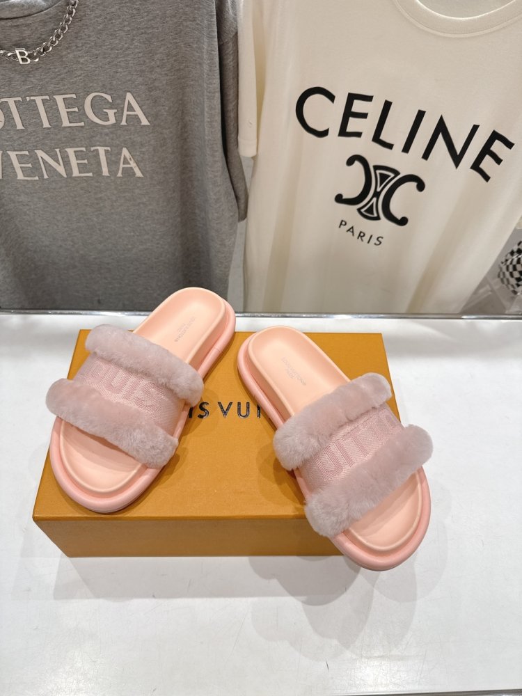 Шлепанцы на меху женские фото 2