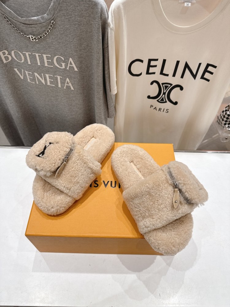 Шлепанцы на меху женские фото 2