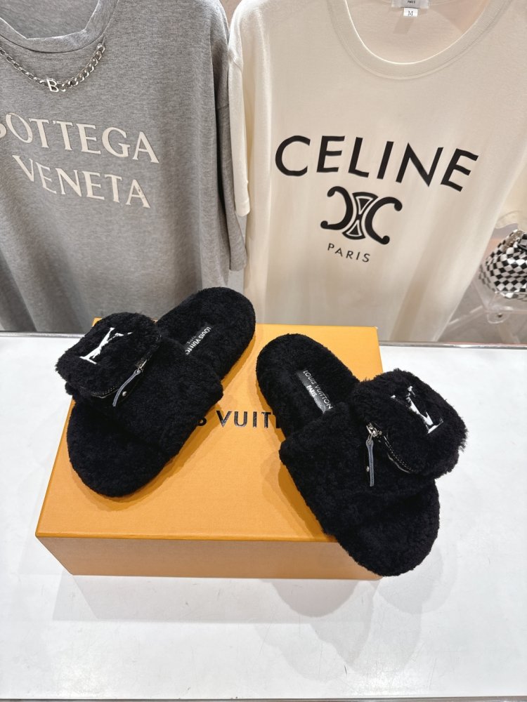 Шлепанцы на меху женские фото 2