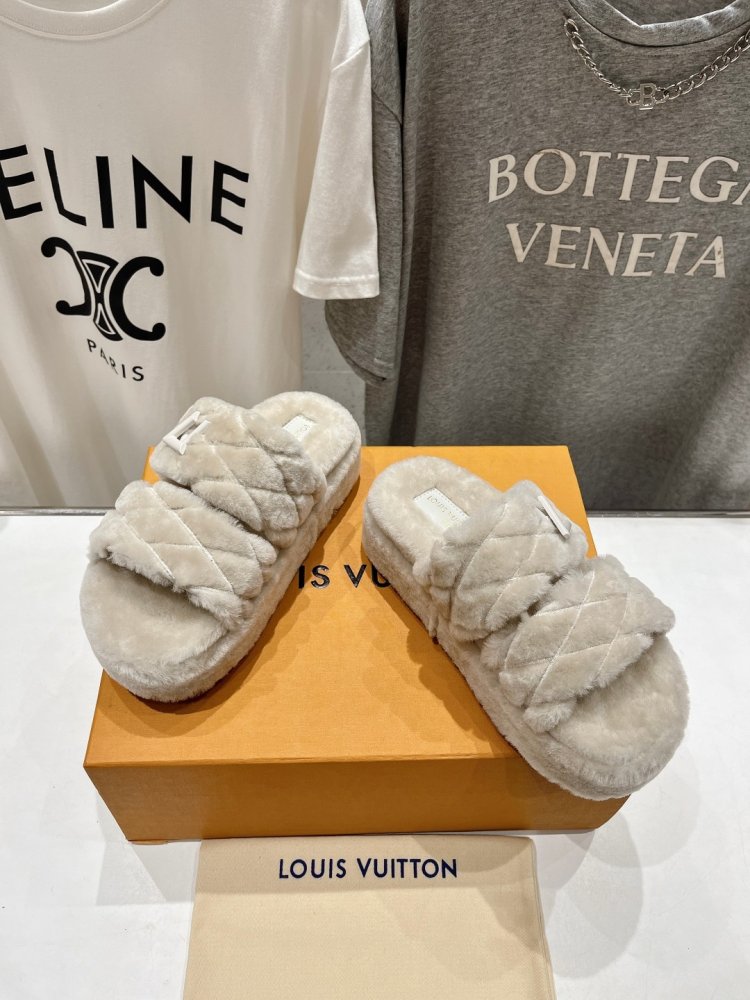 Шлепанцы на меху женские фото 2