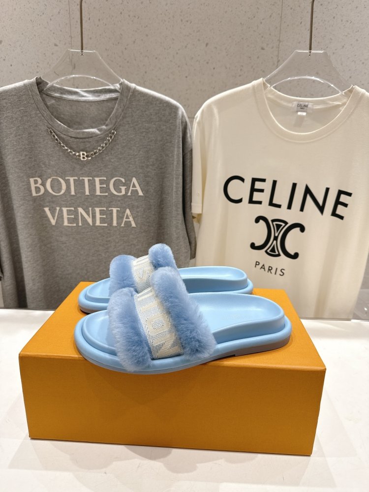 Шльопанці на хутрі жіночі фото 3