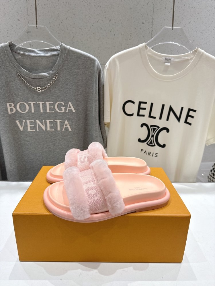 Шлепанцы на меху женские фото 3