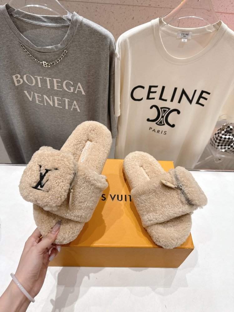 Шлепанцы на меху женские фото 3